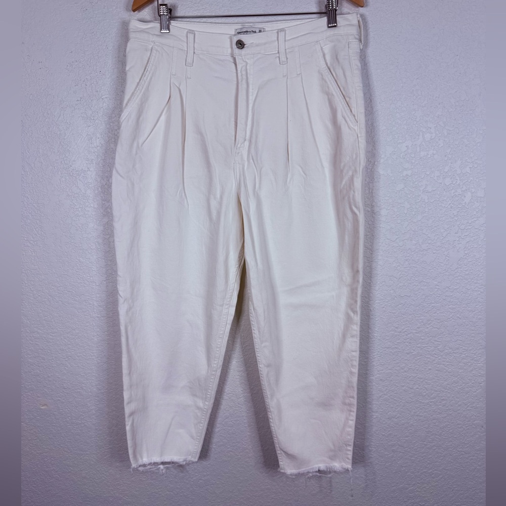 Abercrombie &Fitch 80s Mom Ultra High Rise Jean pleated white jeans Preppy Casua